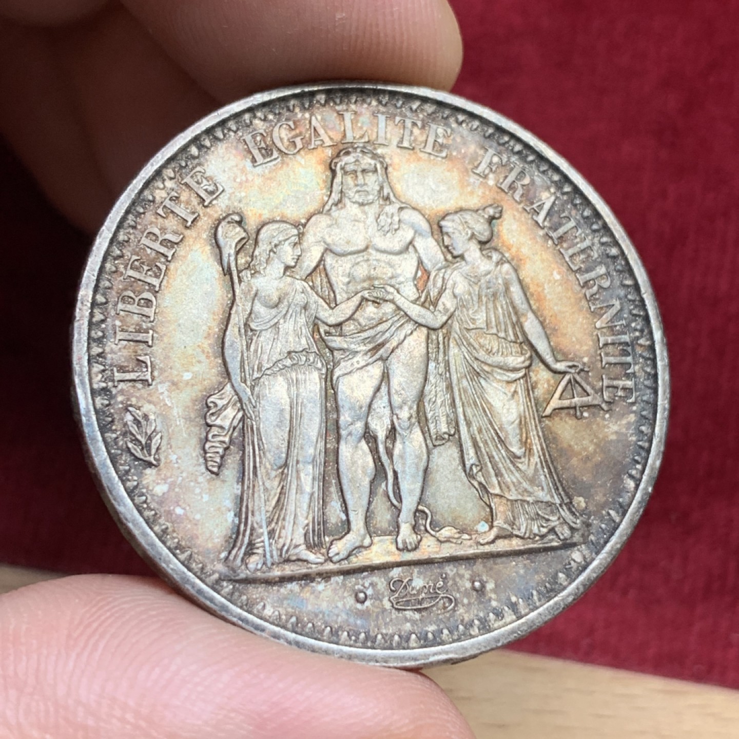 《竞宝斋》第100场-纪念拍卖 (全场包邮)中拍得限量纪念章 法国 1965年 大力神10法郎银币 极美的五彩包浆