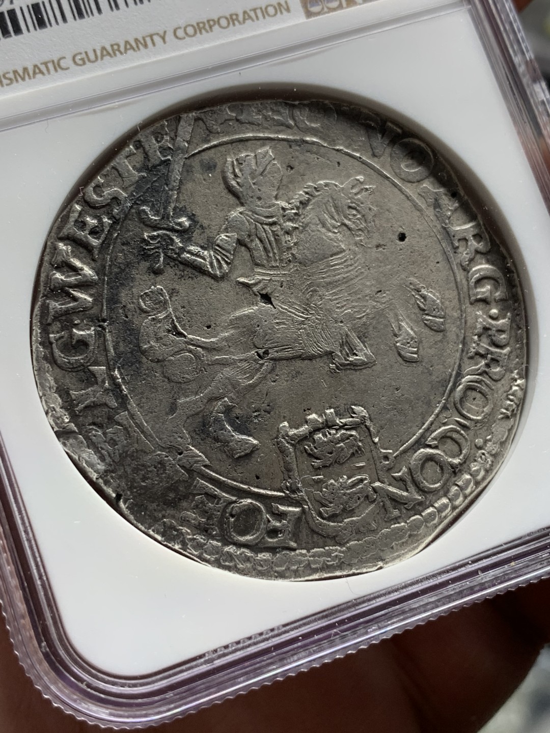 《竞宝斋》第100场-纪念拍卖 (全场包邮)中拍得限量纪念章 NGC VF 荷兰 西弗里斯兰省 1672 1杜卡特 大马剑银币 打制的非常好 这个1672年的币用上了现代币的标准给了VF 无法形容