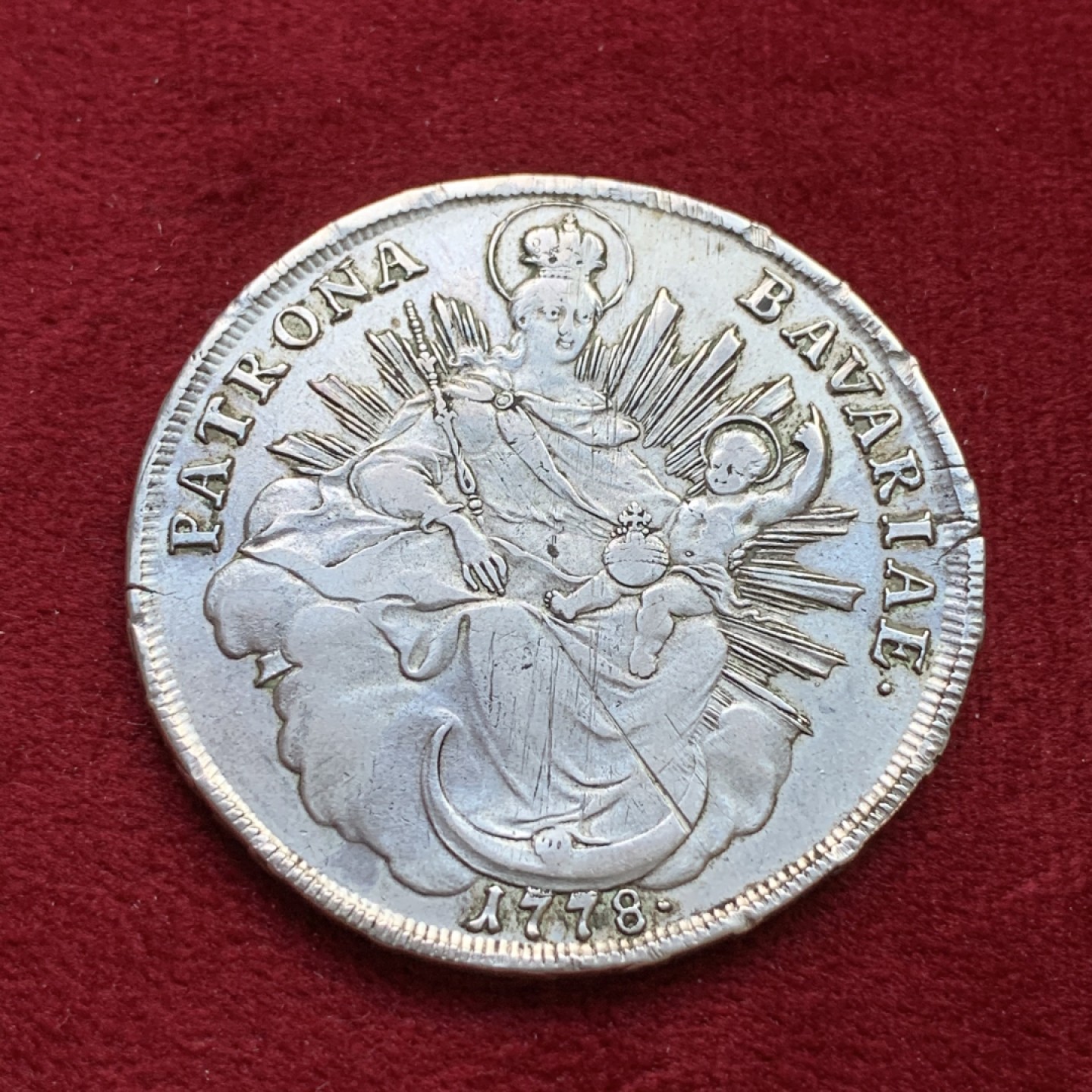 《竞宝斋》第100场-纪念拍卖 (全场包邮)中拍得限量纪念章 德国 巴伐利亚 1778年 卡尔·西奥多 圣母抱婴 泰勒大银币少见品种 这枚细节很不错 边有小铸裂