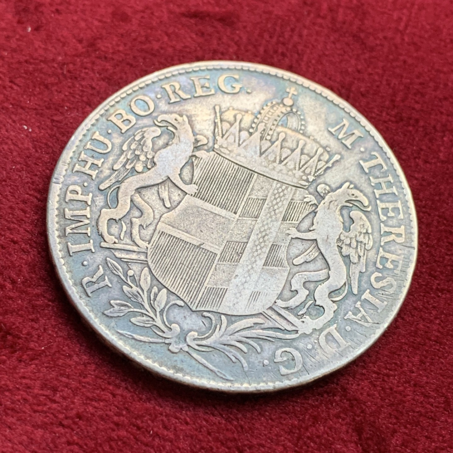 《竞宝斋》第100场-纪念拍卖 (全场包邮)中拍得限量纪念章 1766年 奥地利 哈布斯堡王朝 1泰勒 大银币 原味深彩包浆  200多年的岁月造带走了棱角留下了温润 不可多得