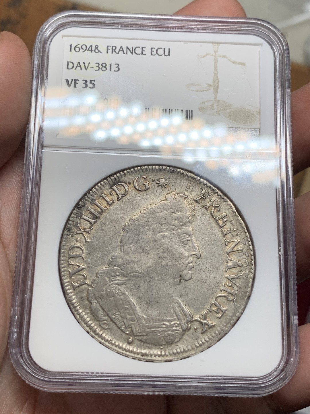《竞宝斋》第100场-纪念拍卖 (全场包邮)中拍得限量纪念章 NGC VF35  法国 1694 太阳王 埃居 大银币 这枚很有意思 币胚是1691年的太阳王银币 年份在人像3点处 足见币胚稀缺造币厂内卷严重