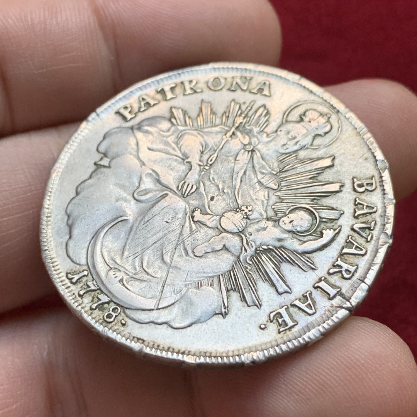 《竞宝斋》第100场-纪念拍卖 (全场包邮)中拍得限量纪念章 德国 巴伐利亚 1778年 卡尔·西奥多 圣母抱婴 泰勒大银币少见品种 这枚细节很不错 边有小铸裂