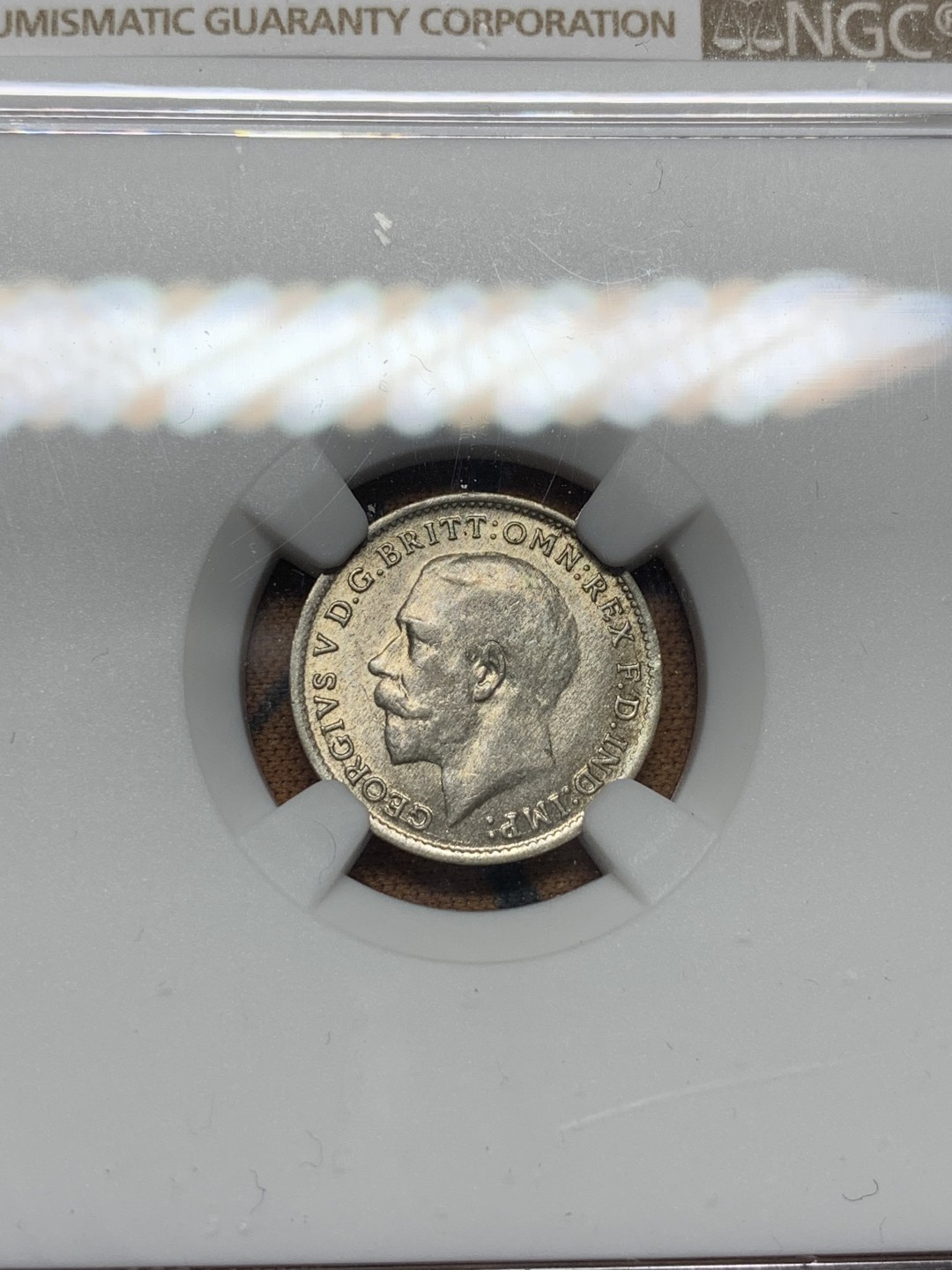 《竞宝斋》第100场-纪念拍卖 (全场包邮)中拍得限量纪念章 NGC MS63 英国 1920年 乔治五世 3便士银币 细节好 光度十足 难得状态