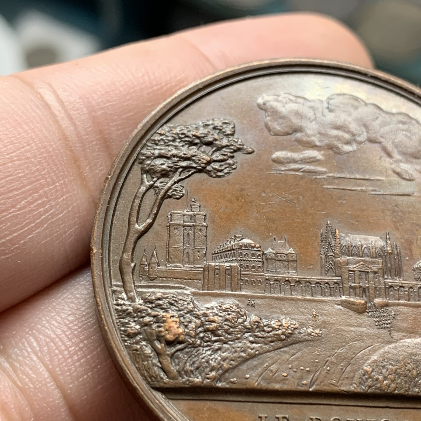 《竞宝斋》第100场-纪念拍卖 (全场包邮)中拍得限量纪念章 法国 1844年 纪念 攻占巴士底狱 铜章 巧克力包浆 细节精美 仿佛身临其境  重43.7克 直径42.4mm 厚重 手指铭