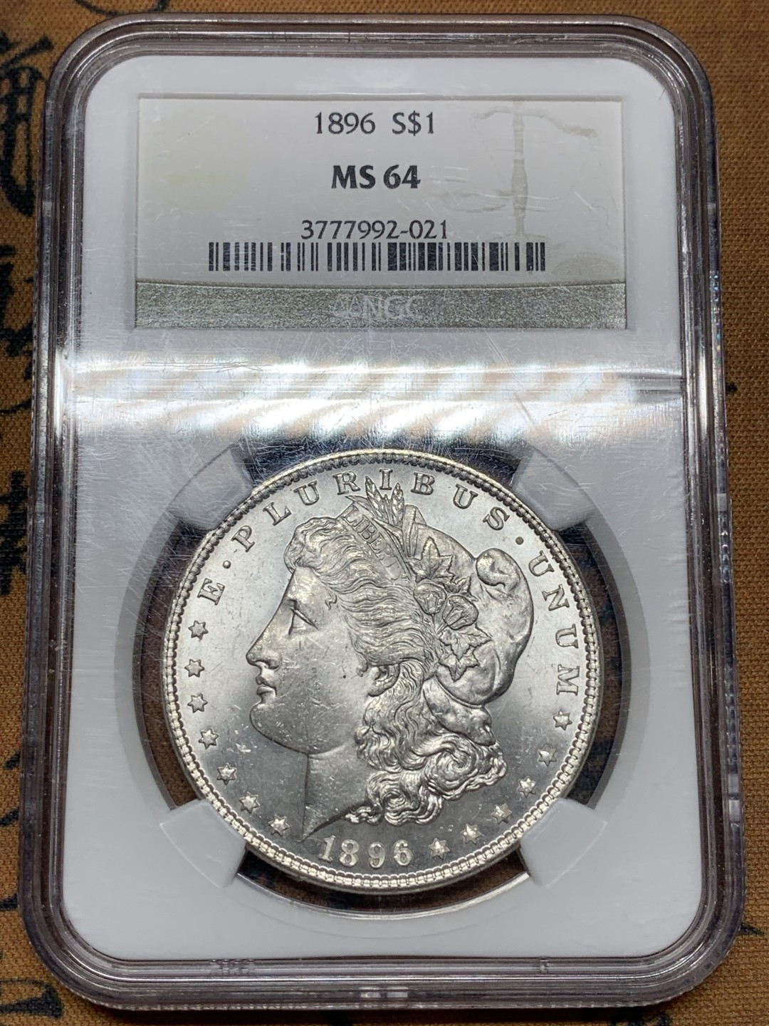 《竞宝斋》第100场-纪念拍卖 (全场包邮)中拍得限量纪念章 NGC MS64 美国 1896年 摩根银元 整体不错 也是比较好的年份  可收藏