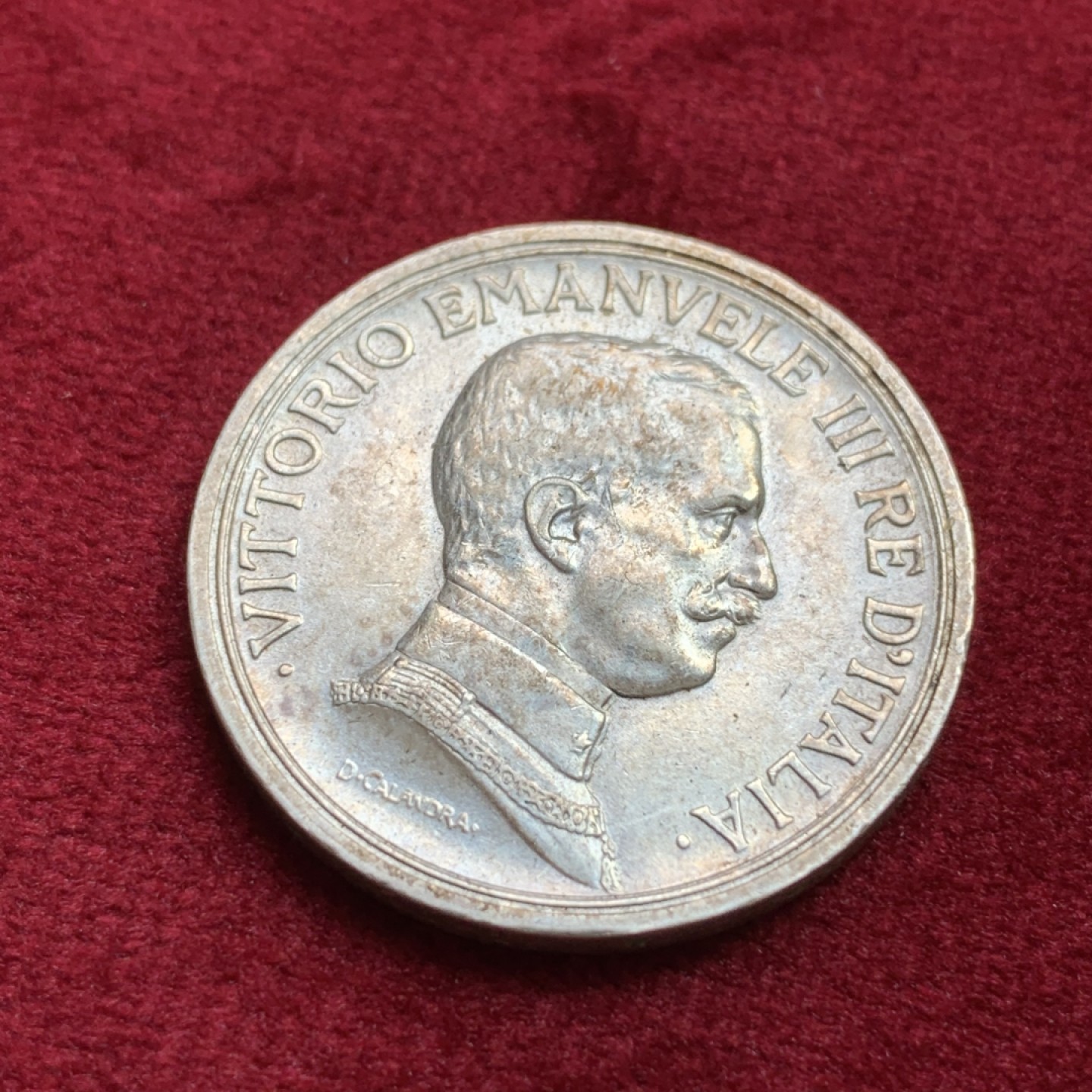 《竞宝斋》第100场-纪念拍卖 (全场包邮)中拍得限量纪念章 意大利 1917年 2里拉 马车银币 原味包浆 细节保存的很好