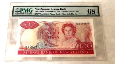 【Blue Auction】✨世界纸币精拍第230期 ——国庆黄金周专场 II -  【a版百位小号】新西兰 1981-85年100元 女王纸币 BWC出品 花冠女王 PMG68EPQ 超高分