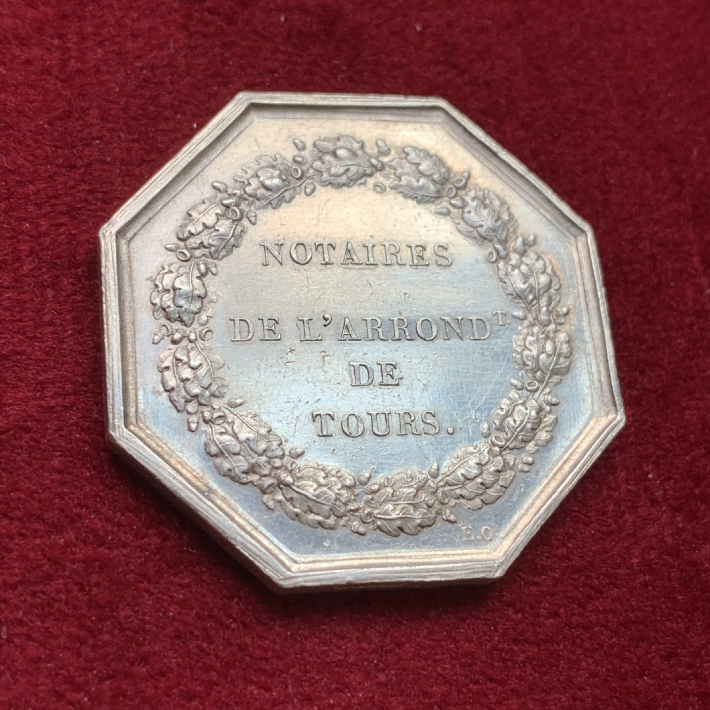 《竞宝斋》第100场-纪念拍卖 (全场包邮)中拍得限量纪念章 法国1860至1879年 图尔斯公证人八角银质代币 早期品种 重13.58克 对角直径33mm 非常好的品相