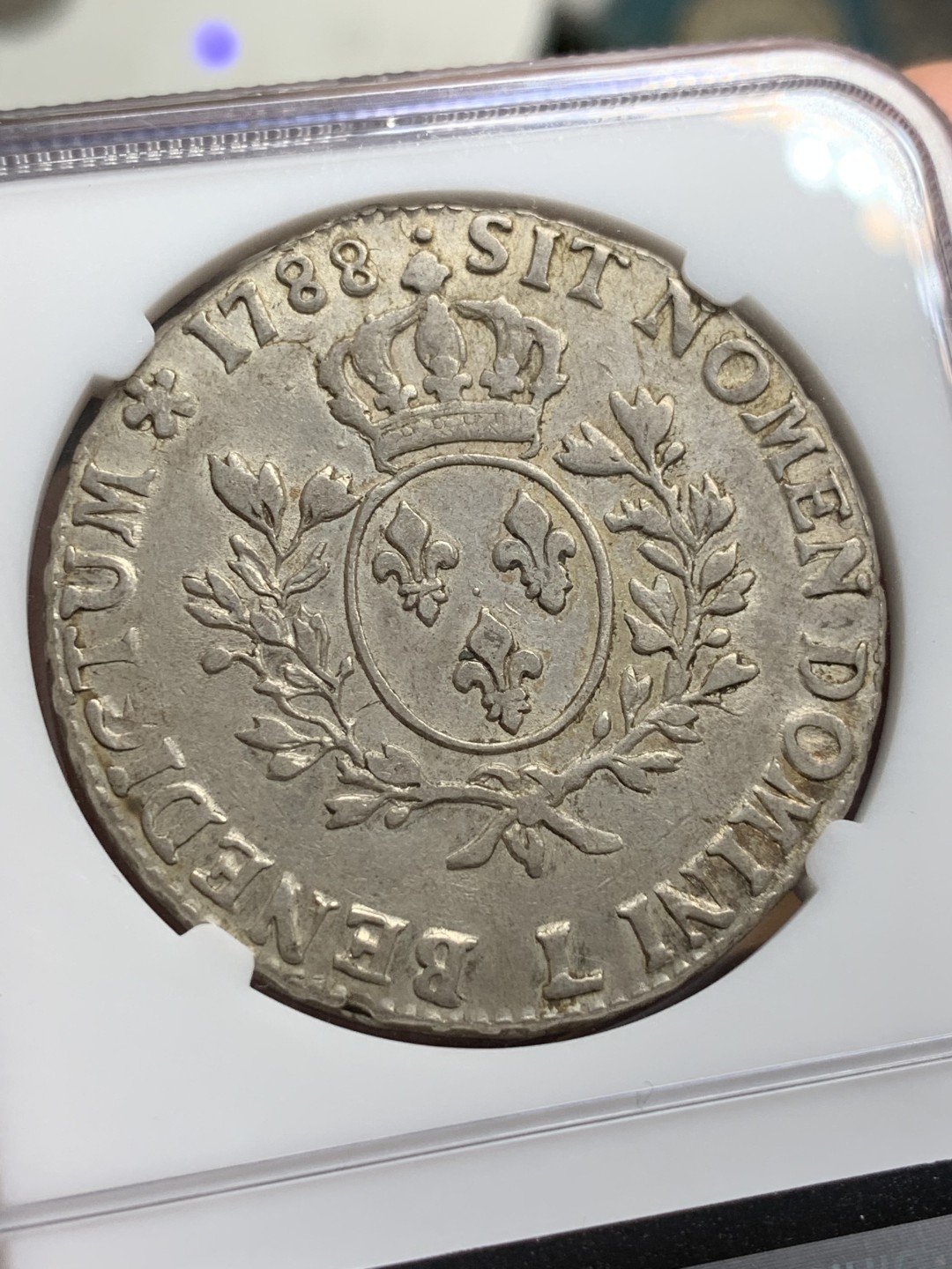 《竞宝斋》第100场-纪念拍卖 (全场包邮)中拍得限量纪念章 NGC XF 法国 1788年L版 路易十六埃居大银币 打制的非常好 正面有减重痕可惜 老包浆 背面超好