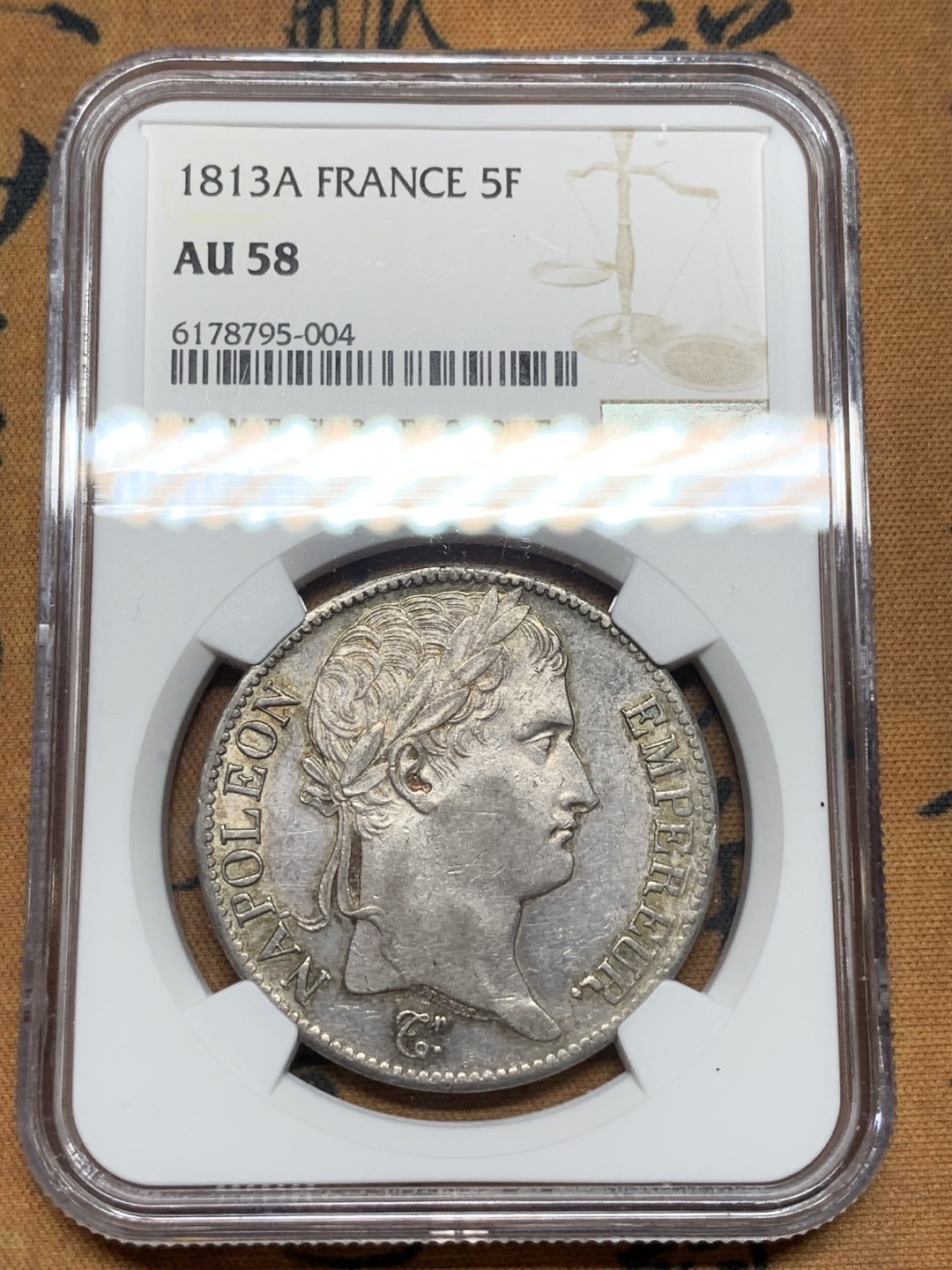 《竞宝斋》第100场-纪念拍卖 (全场包邮)中拍得限量纪念章 NGC AU58 法国 1813A 拿破仑一世  5法郎 大银币 双面的五彩包浆 细节非常好 底板全深打的不错 收藏多年