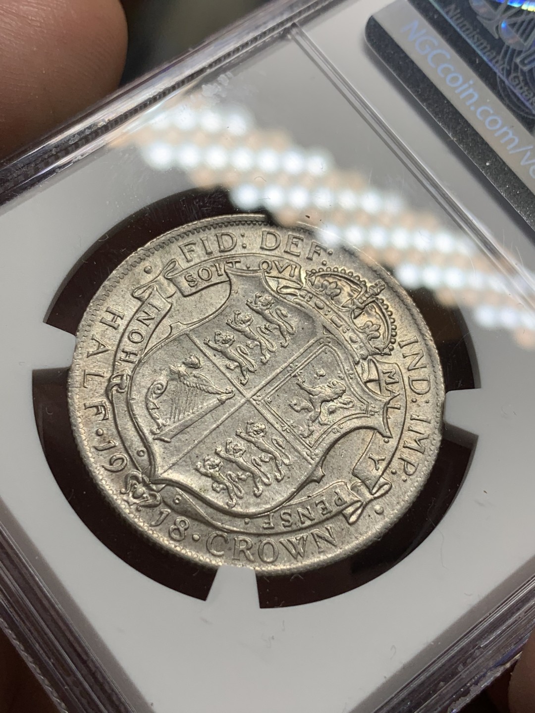 《竞宝斋》第100场-纪念拍卖 (全场包邮)中拍得限量纪念章 NGC AU58 英国 1917年 乔治五世 半克朗 银币 深打底光 这版MS高分的头发也看不清 所以状态很重要