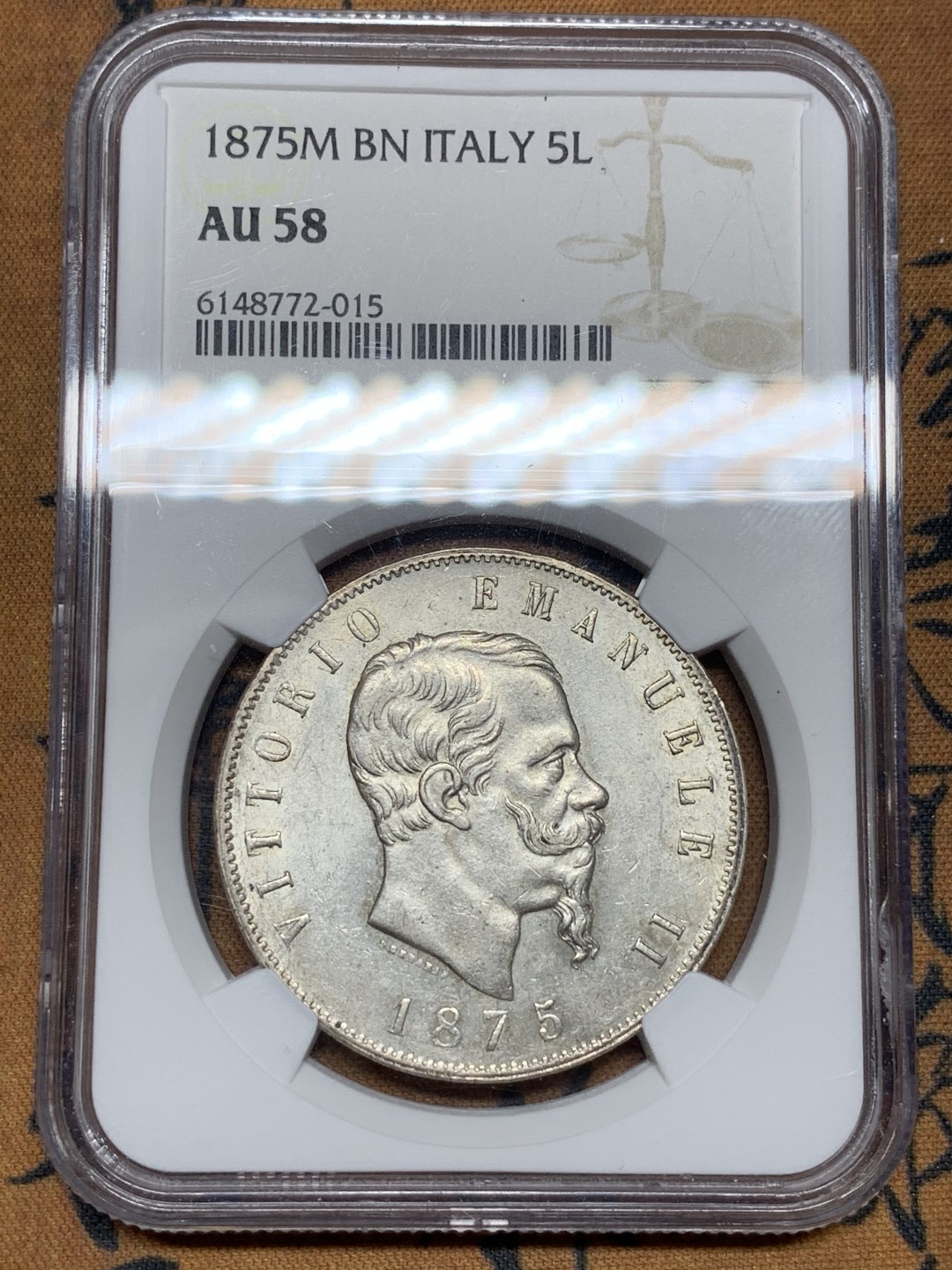 《竞宝斋》第100场-纪念拍卖 (全场包邮)中拍得限量纪念章 NGC-AU58 意大利 1875年 艾曼纽尔二世 5里拉银币 整体光感好 状态难得 低评