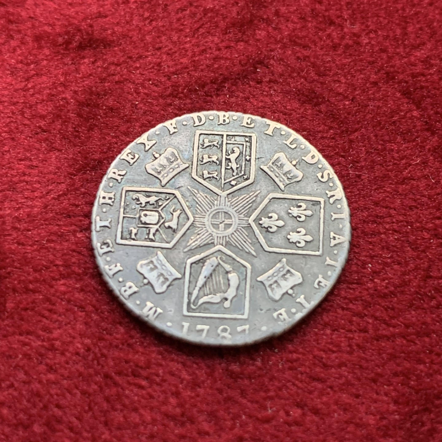 《竞宝斋》第100场-纪念拍卖 (全场包邮)中拍得限量纪念章 英国 1787年 乔三 6便士银币 原味包浆 细节好