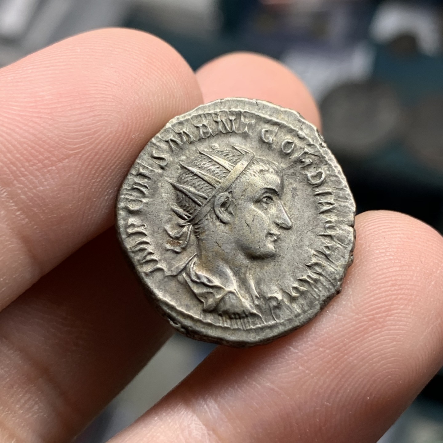 《竞宝斋》第100场-纪念拍卖 (全场包邮)中拍得限量纪念章 公元238-244年 古罗马 戈尔迪安三世 1D银币 5.04克 极美品 多年自藏