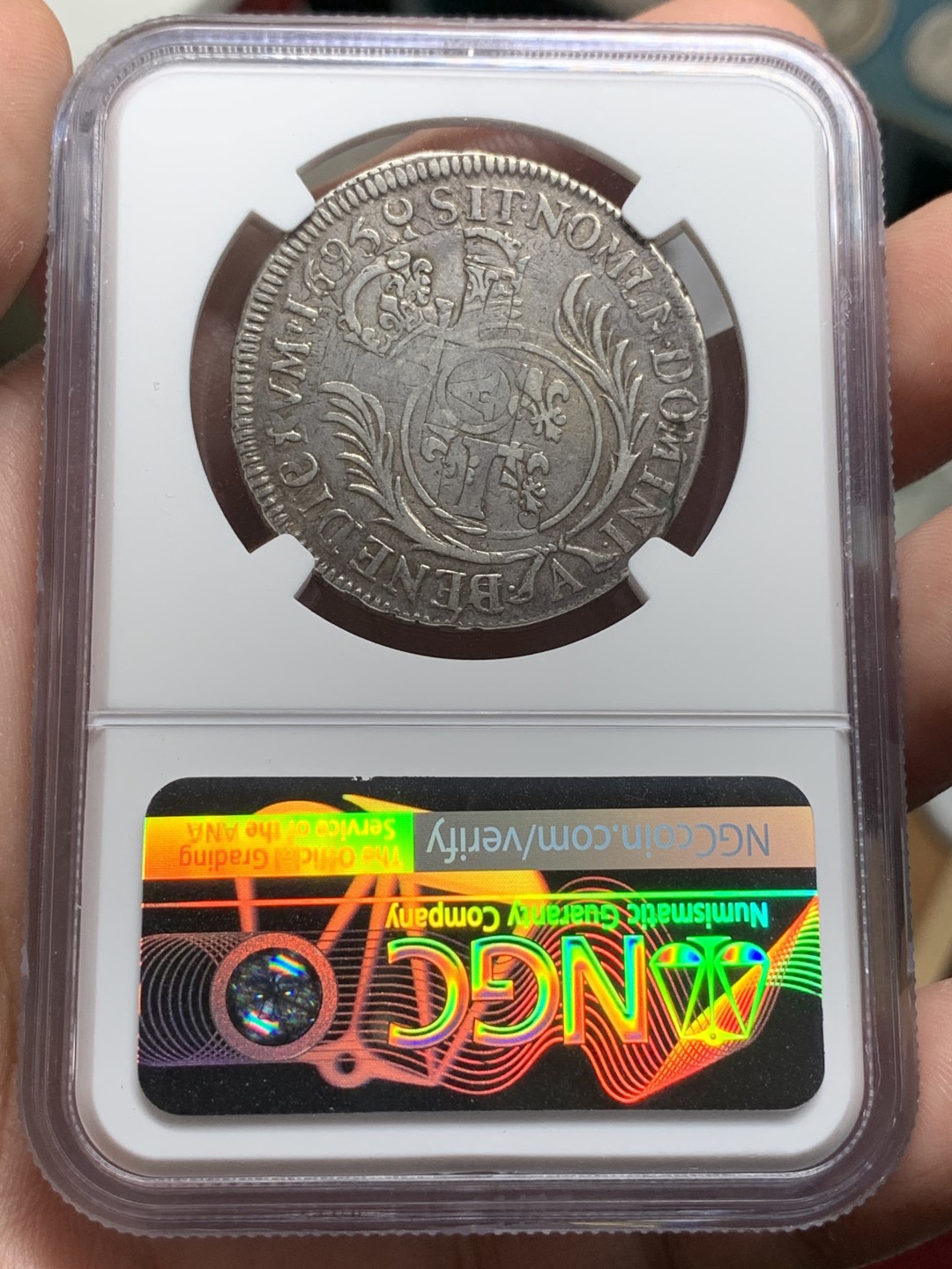 《竞宝斋》第100场-纪念拍卖 (全场包邮)中拍得限量纪念章 NGC XF45 法国 1695年 路易十四 太阳王 1/2 埃居  银币 有分得极少见 书价XF的375美元 这枚细节非常好 上海N给分保守