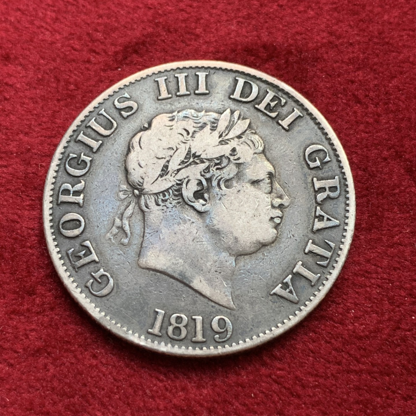 《竞宝斋》第100场-纪念拍卖 (全场包邮)中拍得限量纪念章 英国 1819年 乔三 小头版 半克朗银币 原味包浆 自然状态  很不错