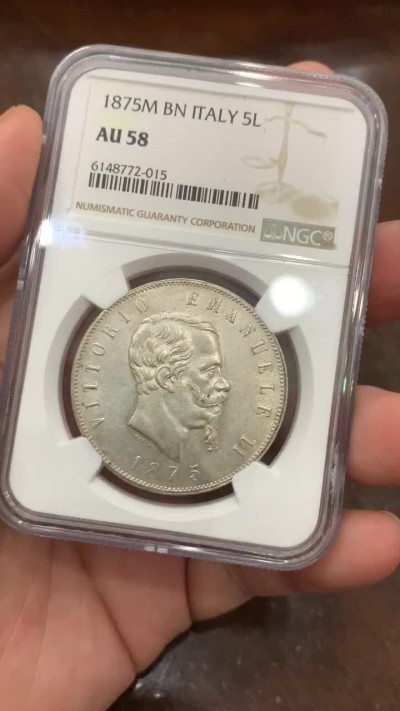 《竞宝斋》第100场-纪念拍卖 (全场包邮)中拍得限量纪念章 NGC-AU58 意大利 1875年 艾曼纽尔二世 5里拉银币 整体光感好 状态难得 低评