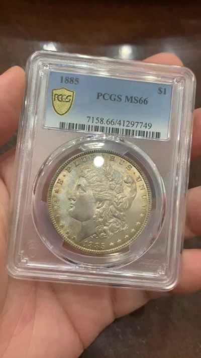 《竞宝斋》第100场-纪念拍卖 (全场包邮)中拍得限量纪念章 PCGS MS66 美国 1885年 五彩 摩根银元 双面包浆美丽 高分状态 细节不言而喻 自藏多年