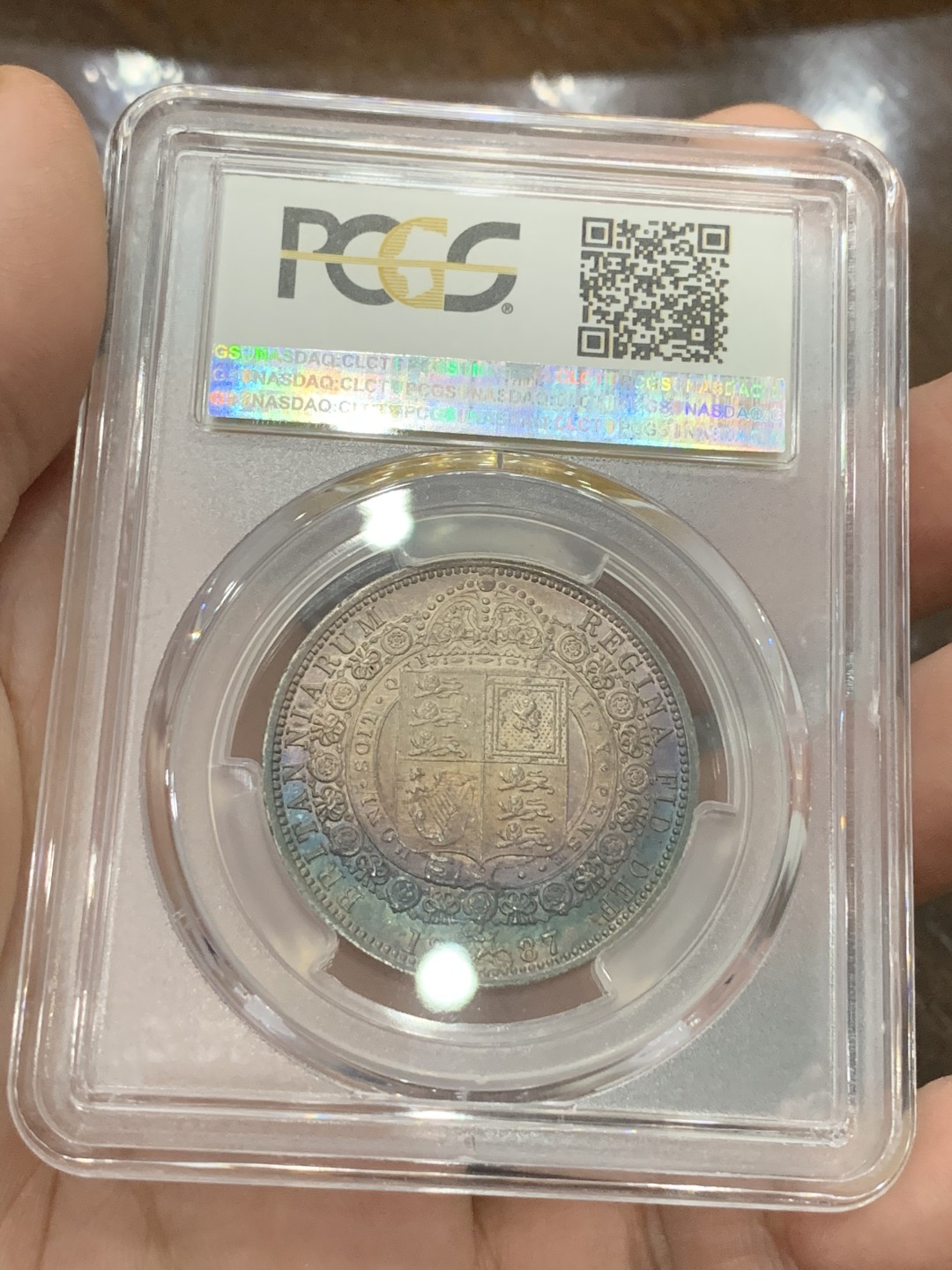 《竞宝斋》第100场-纪念拍卖 (全场包邮)中拍得限量纪念章 PCGS AU55 英国 1887年 维多利亚女王 高冠版 半克朗银币 奇幻的色彩 15购买18年送评22年上拍 别错过