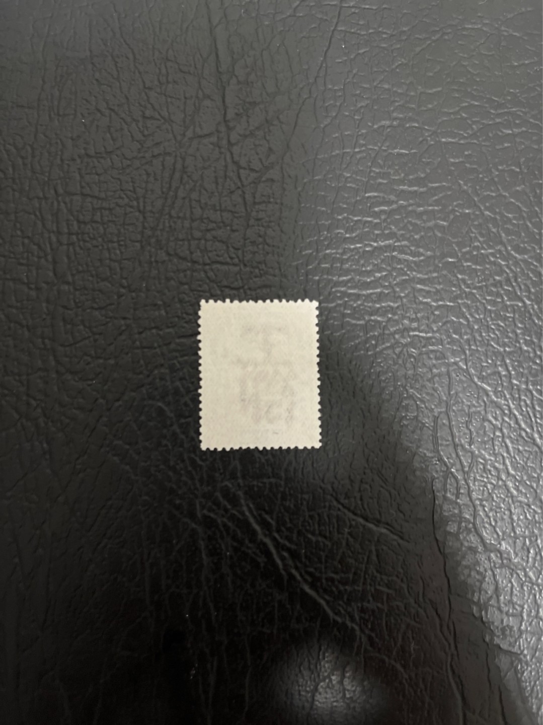 洪涛臻品 精选邮票限时拍卖第四十八期 比大清龙票还早的邮票，上海地方邮票，半分加盖，面艳背白品好，水印清晰漂亮！终身保真！放心入手保真清朝时期文物邮票的机会！
