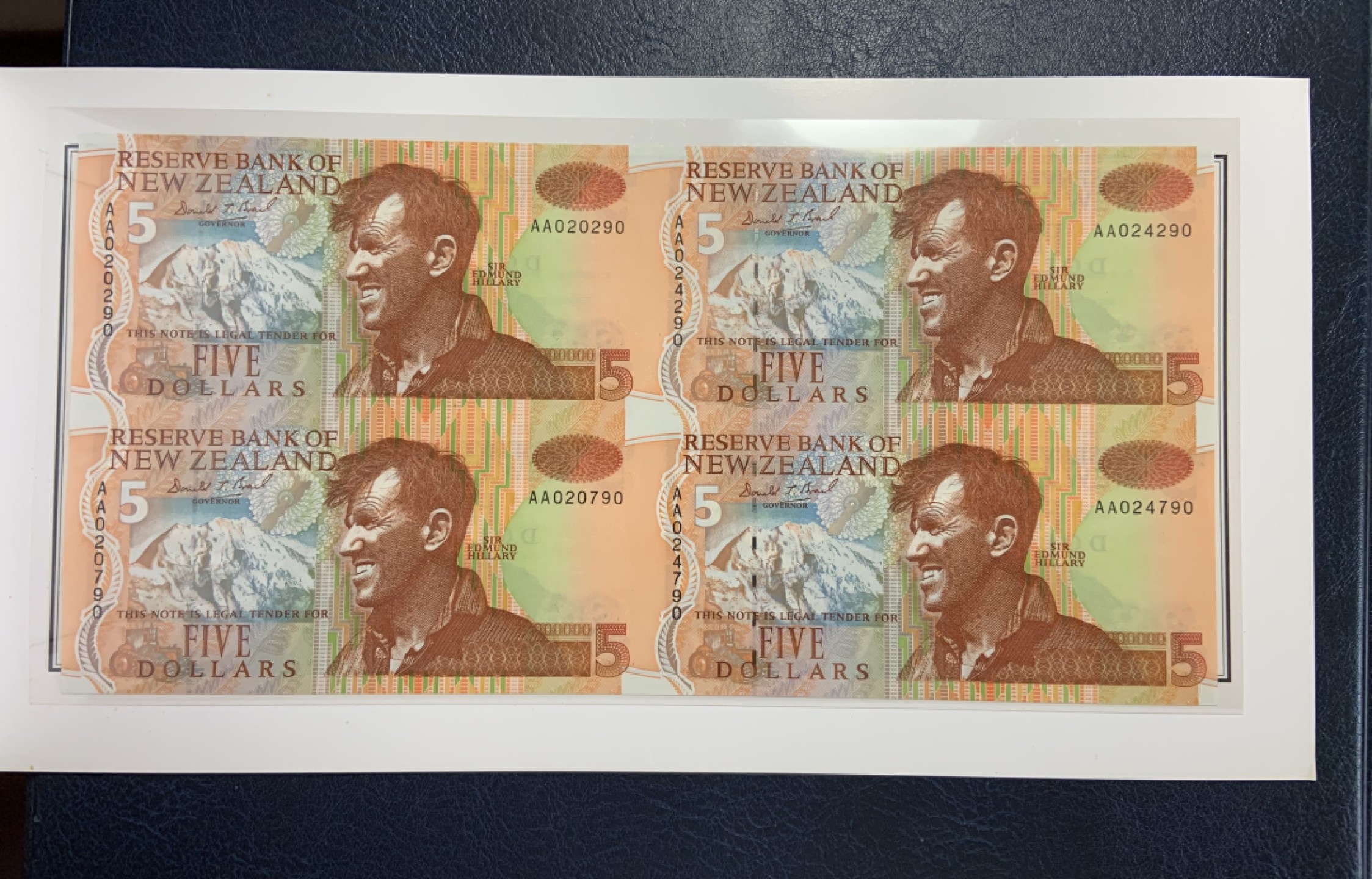 收藏联盟Quantum Auction 第195期拍卖(已更新) 新西兰1992年5元四连体 品相全新UNC 纸质版 AA冠 带银行原装纪念册