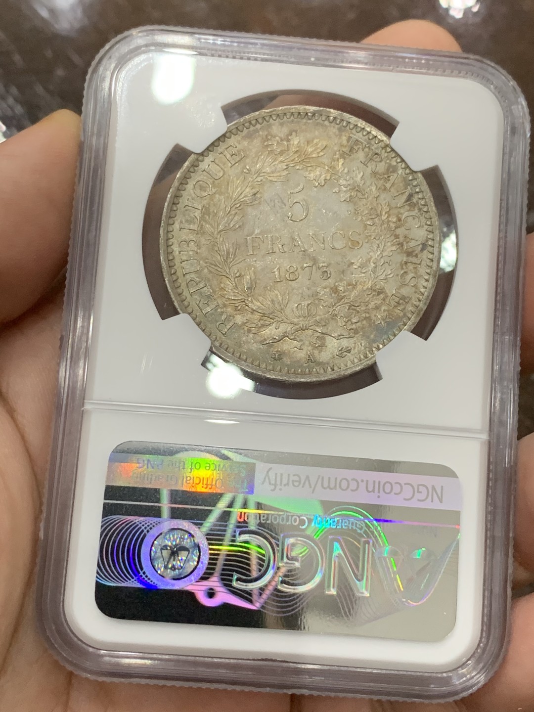 《竞宝斋》第100场-纪念拍卖 (全场包邮)中拍得限量纪念章 NGC MS61 法国 1873 大力神 5法郎 银币 双面五彩的包浆 超越分数的气质