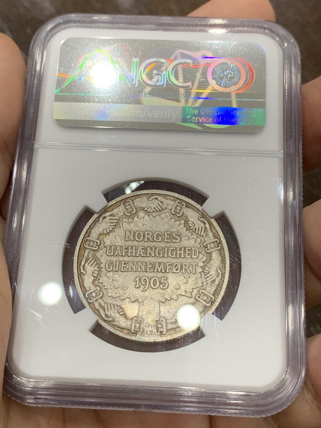 《竞宝斋》第100场-纪念拍卖 (全场包邮)中拍得限量纪念章 NGC MS-66 挪威 1906年 独立日 2克朗，挪威系列的必藏品，维京战斧、大窗帘的经典设计，顶级分数 很难再遇上