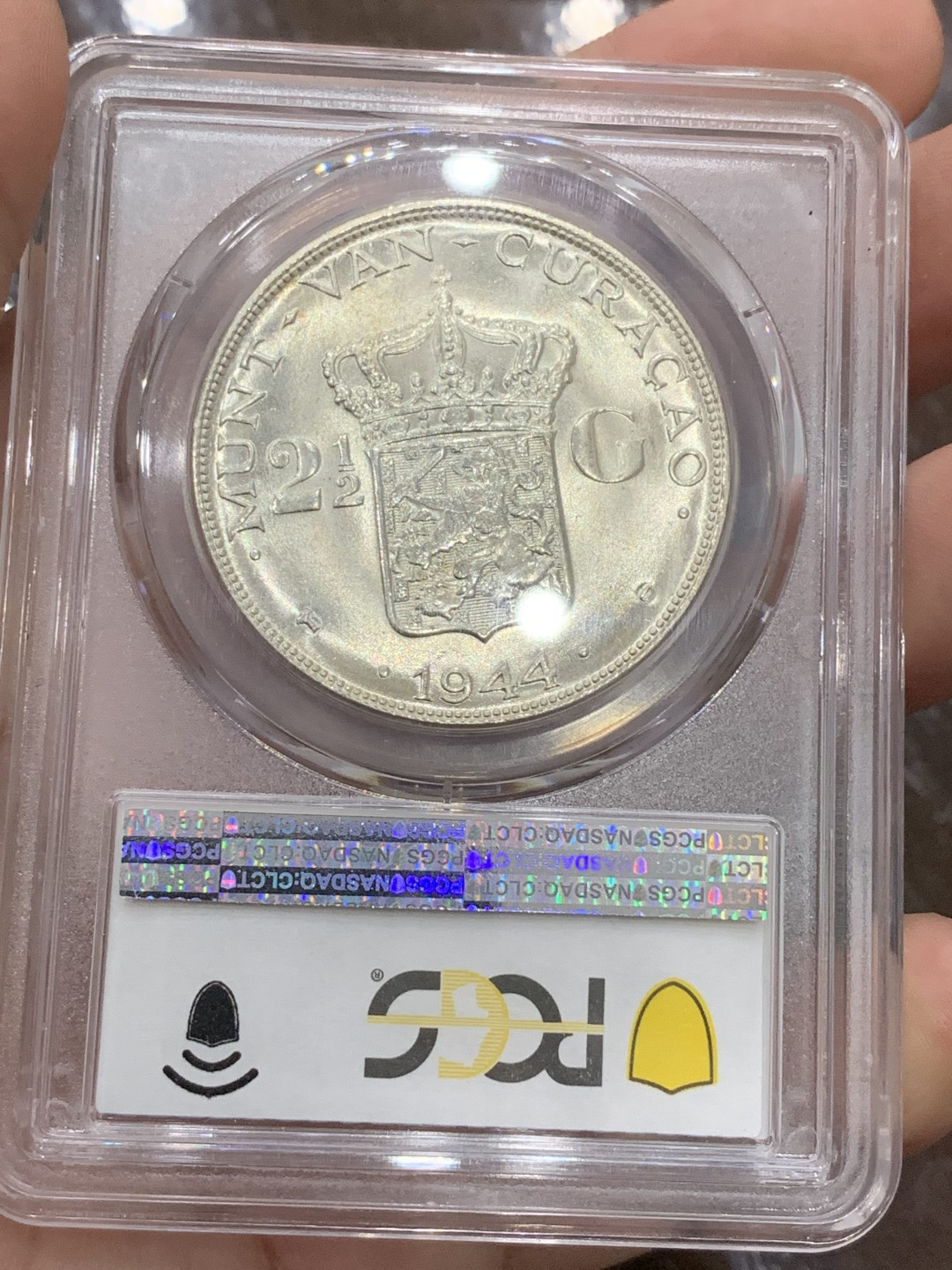 《竞宝斋》第100场-纪念拍卖 (全场包邮)中拍得限量纪念章 PCGS MS65 荷属 库拉索 1944年 2.5盾大银币 十字曝光 状态极佳 更高分只有2枚