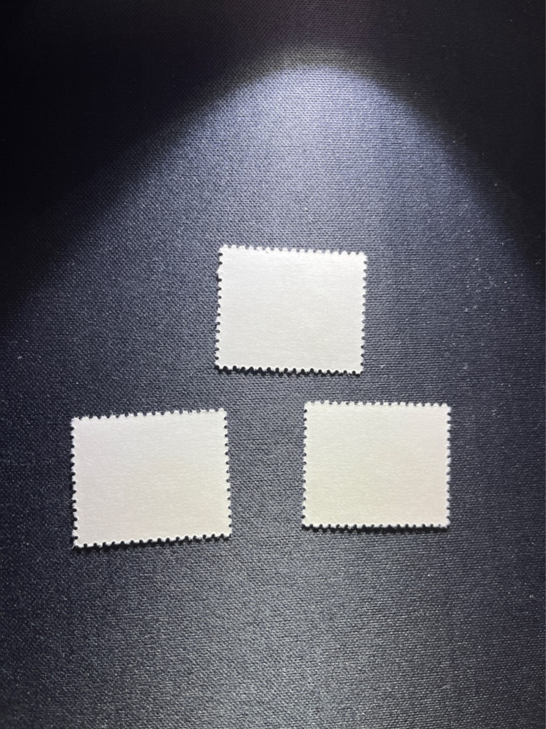 洪涛臻品 精选邮票限时拍卖第四十六期 普无号  8分工人，3枚一组，版撕全品嘎嘎绝，文革唯一一套普票，有较高的收藏价值，可单枚玩，可成套玩。可评级