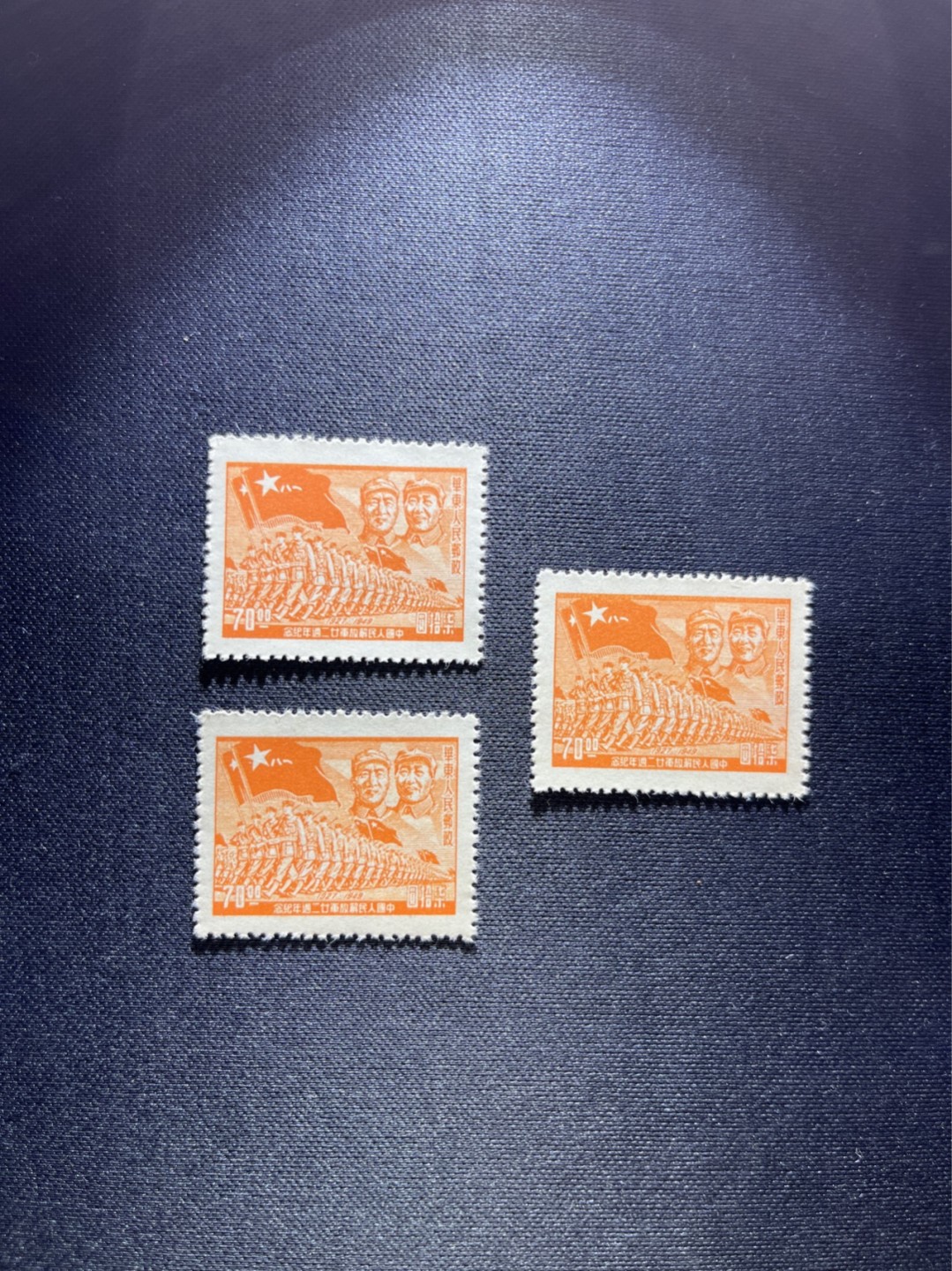 洪涛臻品 精选邮票限时拍卖第四十四期 1949年发行的进军图邮票70元，3连 版撕全品一组，进军图纸张薄，多数都有折痕，全品无折痕的非常少，注意捡漏，所有拍品包过灯，ASG评级资源储备，注意捡漏