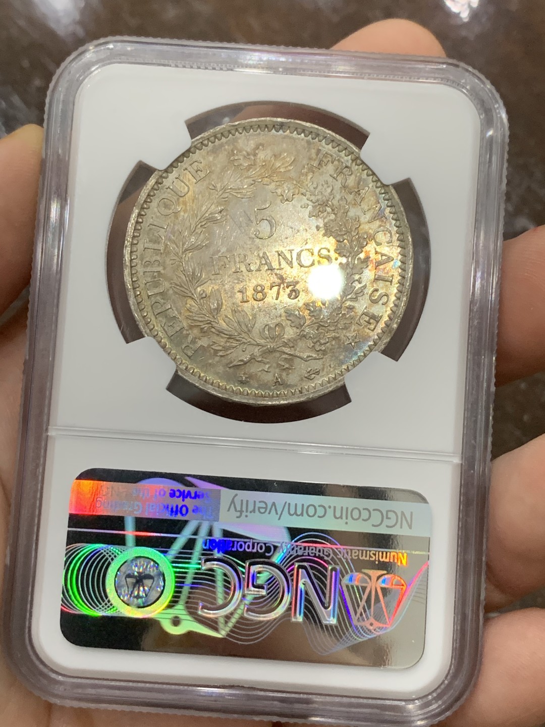 《竞宝斋》第100场-纪念拍卖 (全场包邮)中拍得限量纪念章 NGC MS61 法国 1873 大力神 5法郎 银币 双面五彩的包浆 超越分数的气质