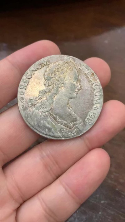 《竞宝斋》第100场-纪念拍卖 (全场包邮)中拍得限量纪念章 意属厄立特里亚 1918年1泰勒大银币 正面彩色包浆 背面底光细节好 不多见品种