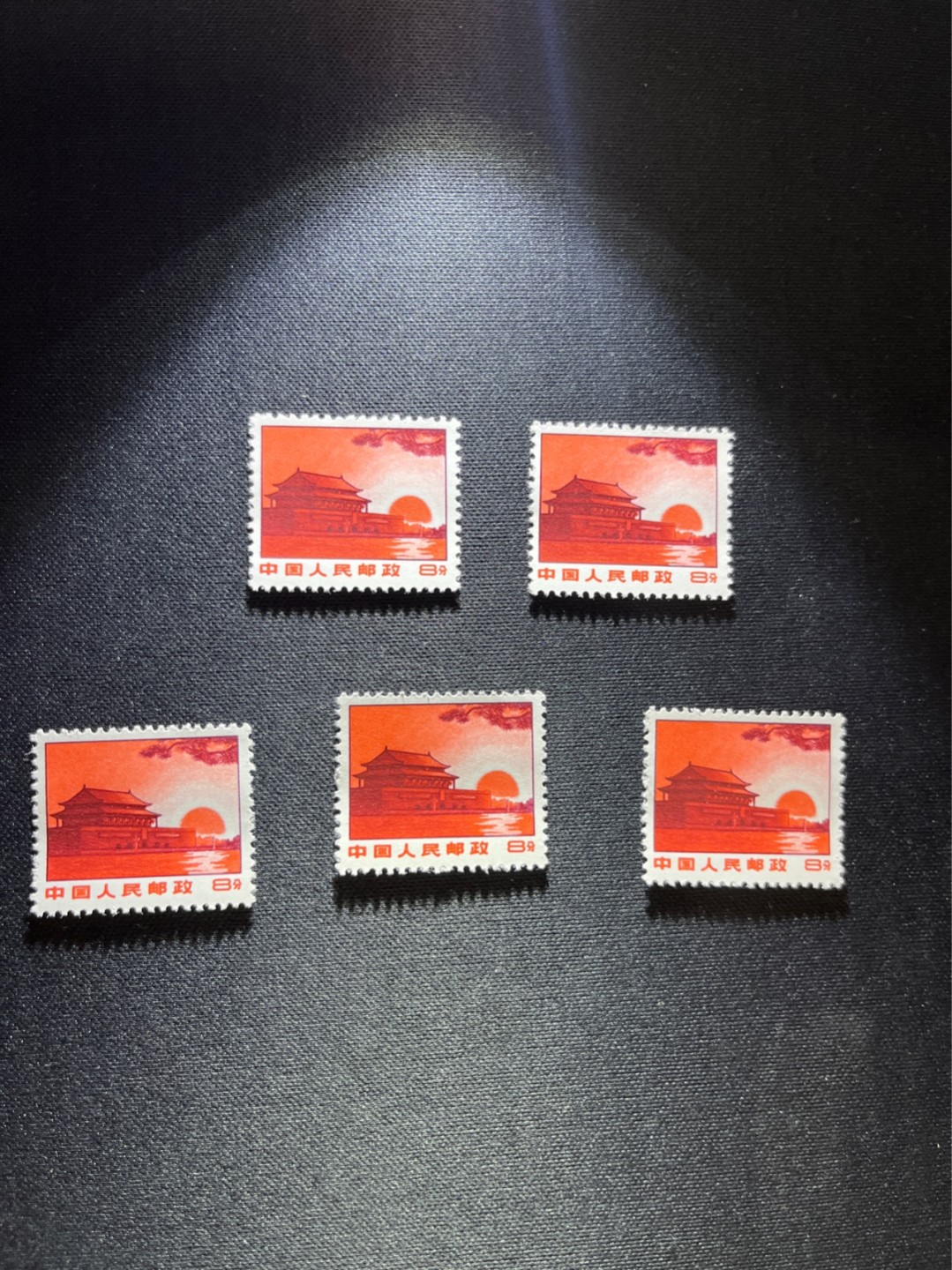 洪涛臻品 精选邮票限时拍卖第六十三期 普无号  8分天安门红太阳  5枚一组，版撕全品，文革唯一一套普票，有较高的收藏价值，可单枚玩，可成套玩。可评级
