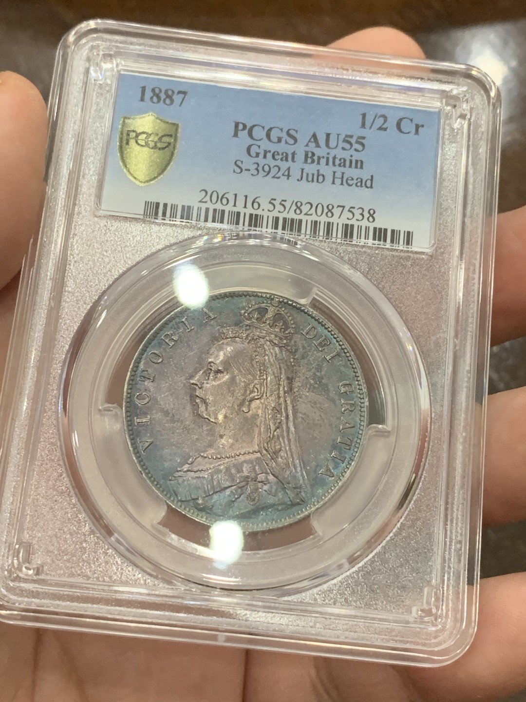 《竞宝斋》第100场-纪念拍卖 (全场包邮)中拍得限量纪念章 PCGS AU55 英国 1887年 维多利亚女王 高冠版 半克朗银币 奇幻的色彩 15购买18年送评22年上拍 别错过