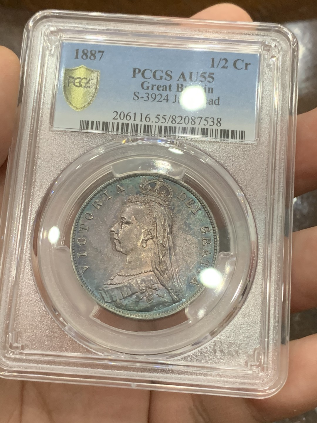 《竞宝斋》第100场-纪念拍卖 (全场包邮)中拍得限量纪念章 PCGS AU55 英国 1887年 维多利亚女王 高冠版 半克朗银币 奇幻的色彩 15购买18年送评22年上拍 别错过