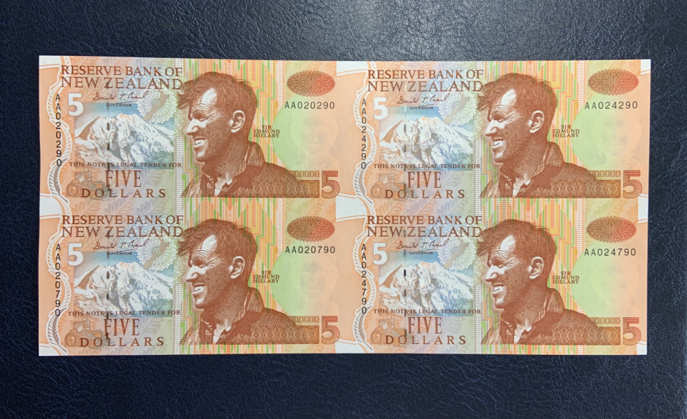 收藏联盟Quantum Auction 第195期拍卖(已更新) 新西兰1992年5元四连体 品相全新UNC 纸质版 AA冠 带银行原装纪念册