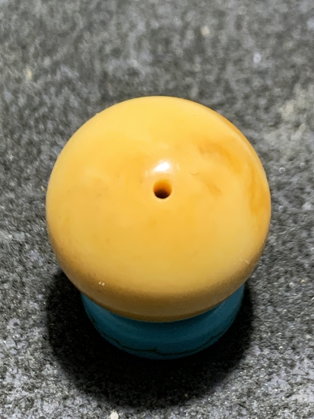 精美高玉化缅甸黄玉圆珠一颗！