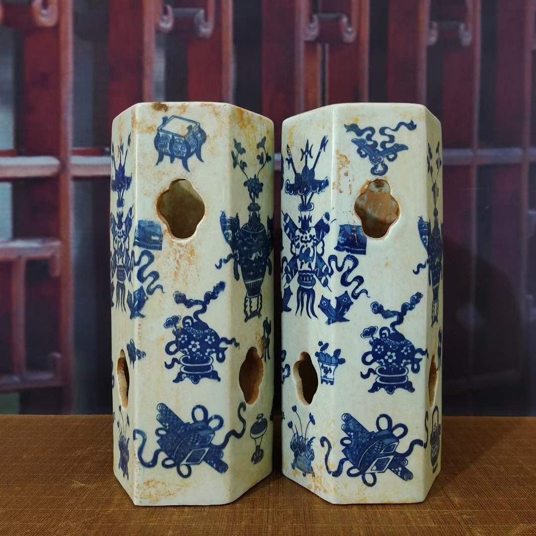 大清乾隆年制，青花镂空帽筒一对 大清乾隆年制，青花镂空帽筒一对