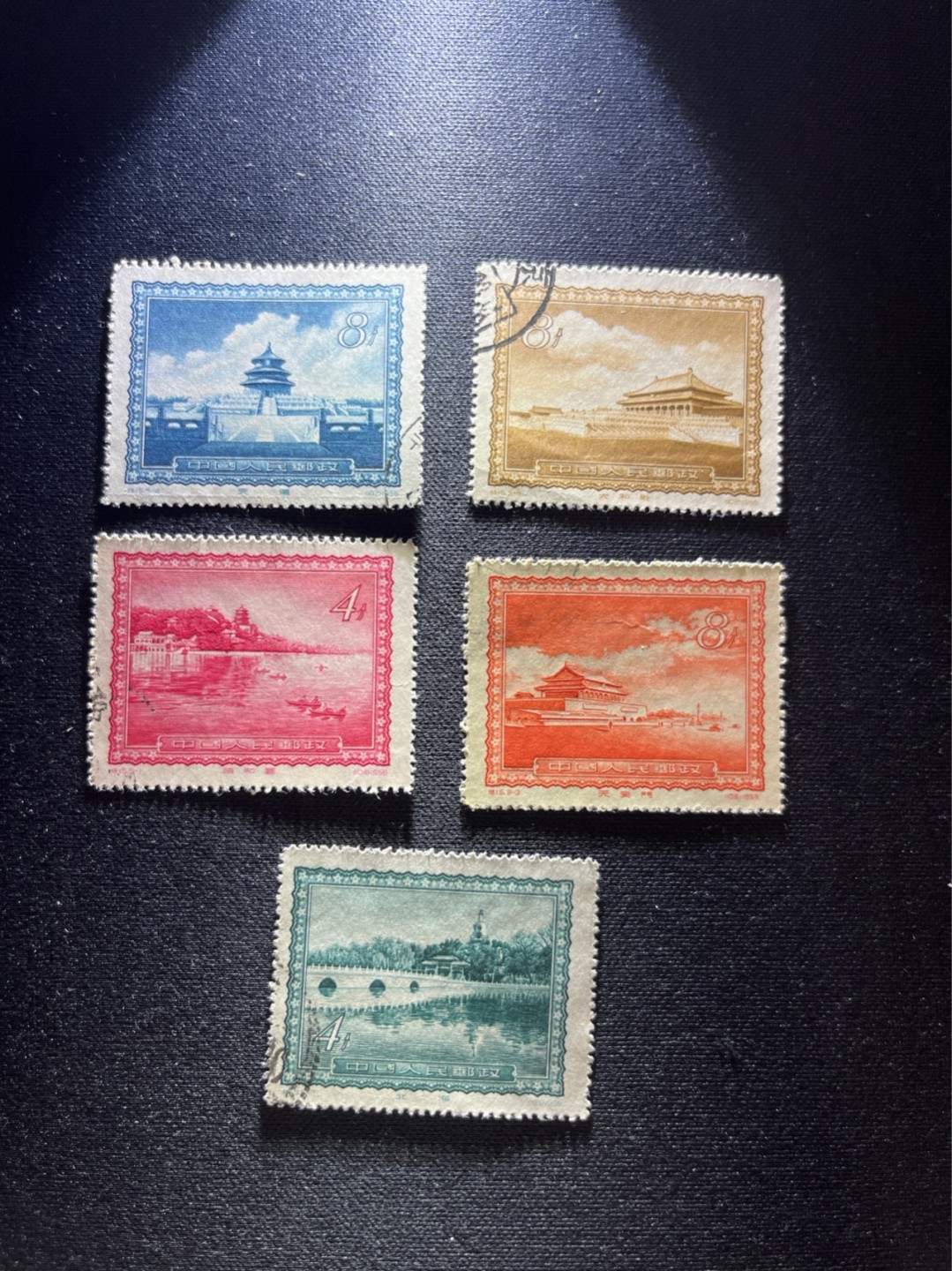 洪涛臻品 精选邮票限时拍卖第四十四期 特15首都风光盖销，多枚小戳淡戳，有个别出厂自带的压痕，上上品—全品。这套票面积大，容易软折及硬折，此套品相已非常难得！