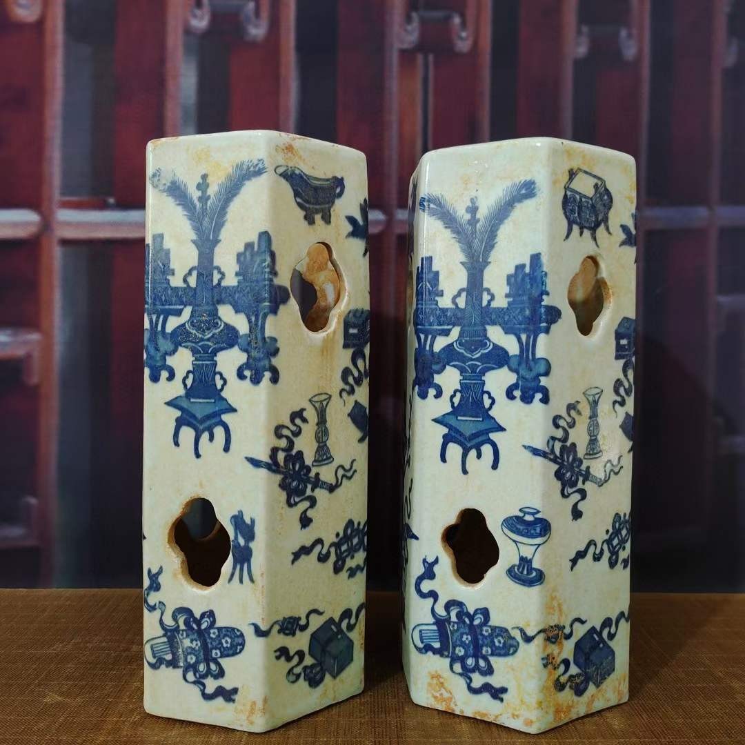 大清乾隆年制，青花镂空帽筒一对 大清乾隆年制，青花镂空帽筒一对