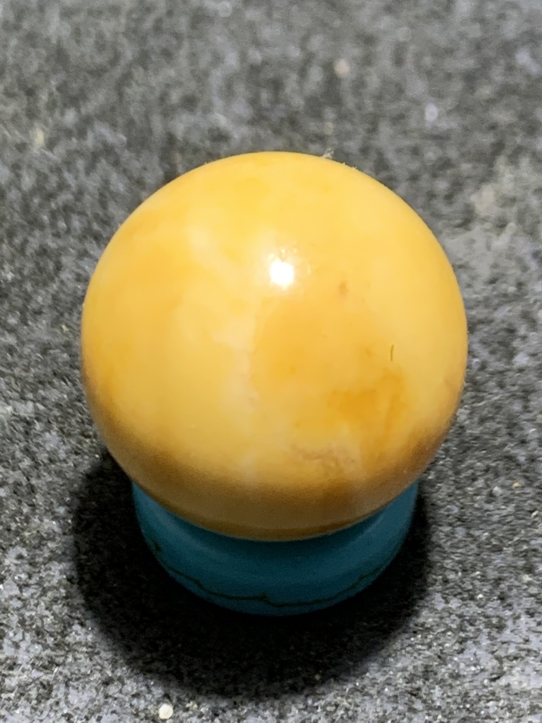 精美高玉化缅甸黄玉圆珠一颗！