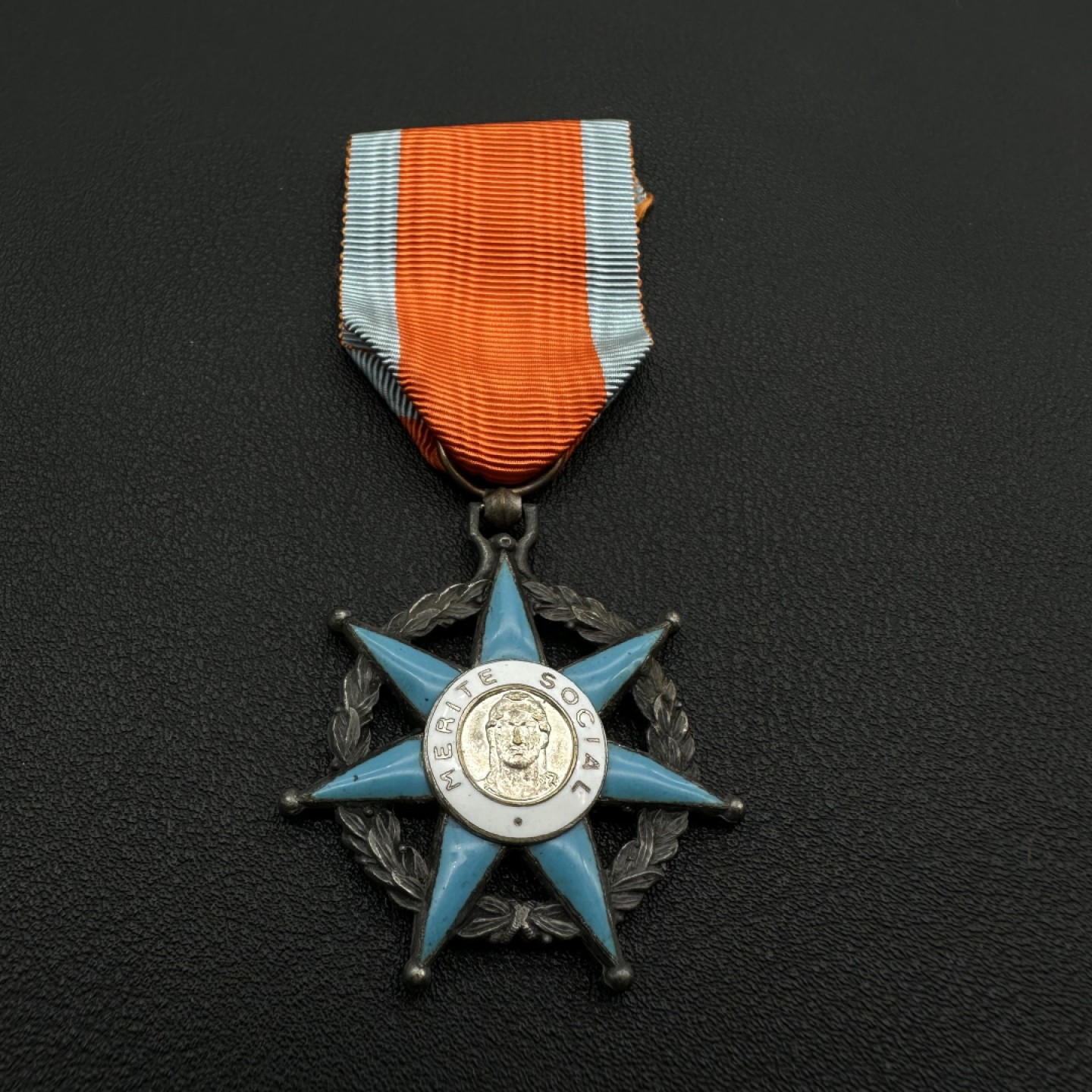 勋章交易所10月8日国庆终拍 法国骑士级社会功勋勋章