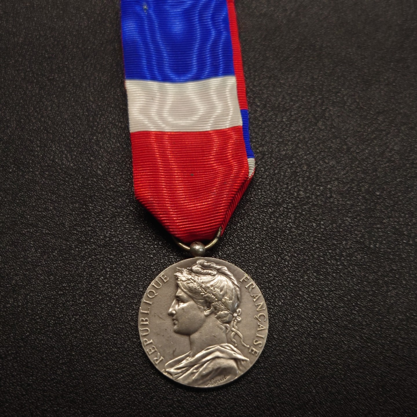 勋章奖章交易所10月6日群卖 法国银级劳动荣誉奖章950银
