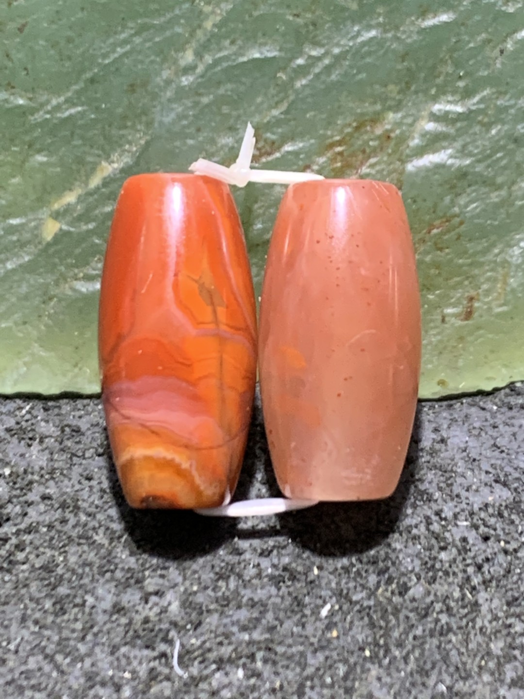 精美川料南红玛瑙桶珠一对，