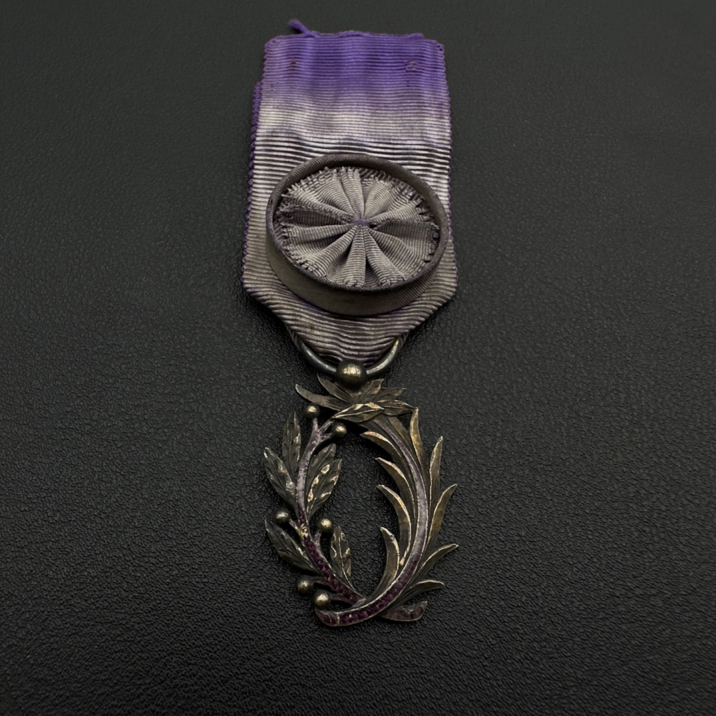 勋章交易所10月8日国庆终拍 法国军官级棕榈叶勋章