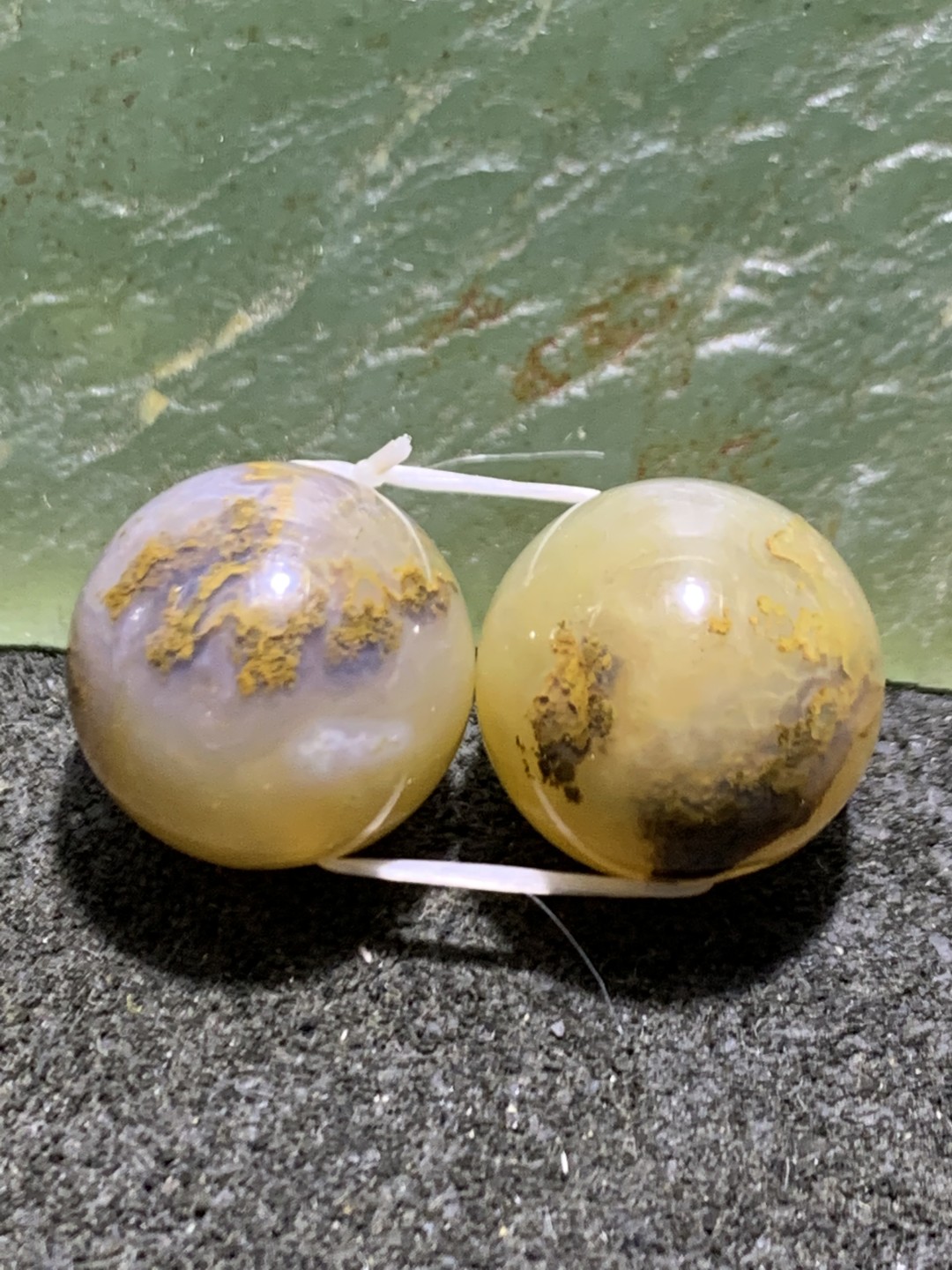 天然阜新黄金水草玛瑙腰珠一对