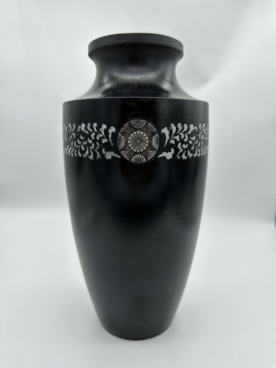 勋章交易所10月8日国庆终拍 日本闲院宫载仁亲王下赐花瓶