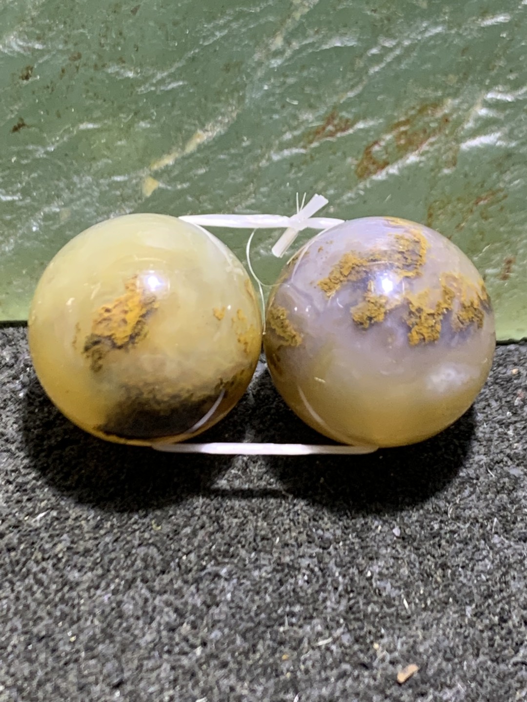 天然阜新黄金水草玛瑙腰珠一对