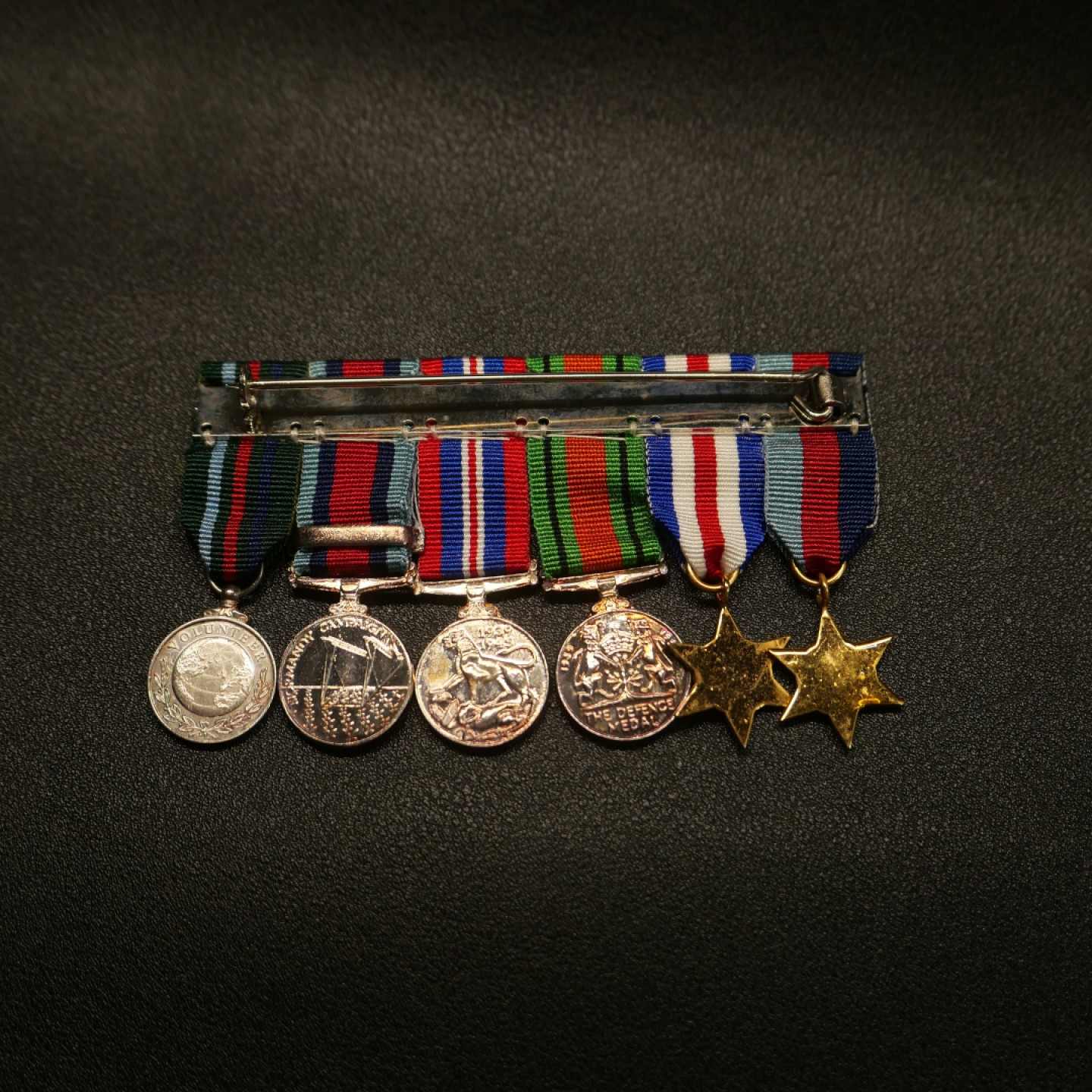 勋章奖章交易所10月6日群卖 英国二战老兵迷你奖章联排