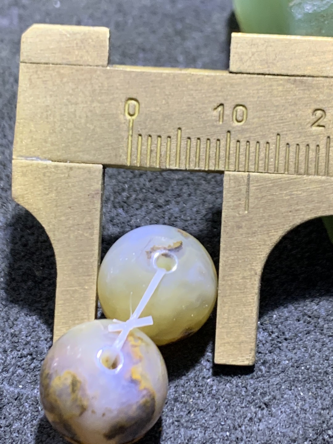 天然阜新黄金水草玛瑙腰珠一对